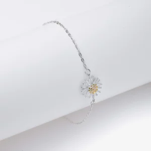 Link Bracelet with Daisy Centrepiece