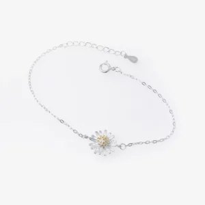 Link Bracelet with Daisy Centrepiece